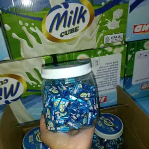 Candy Milk Cube Coklat Vanila 1 Toples Isi 120pcs Halal dan Lezat untuk Camilan Sehari-hari lebaran