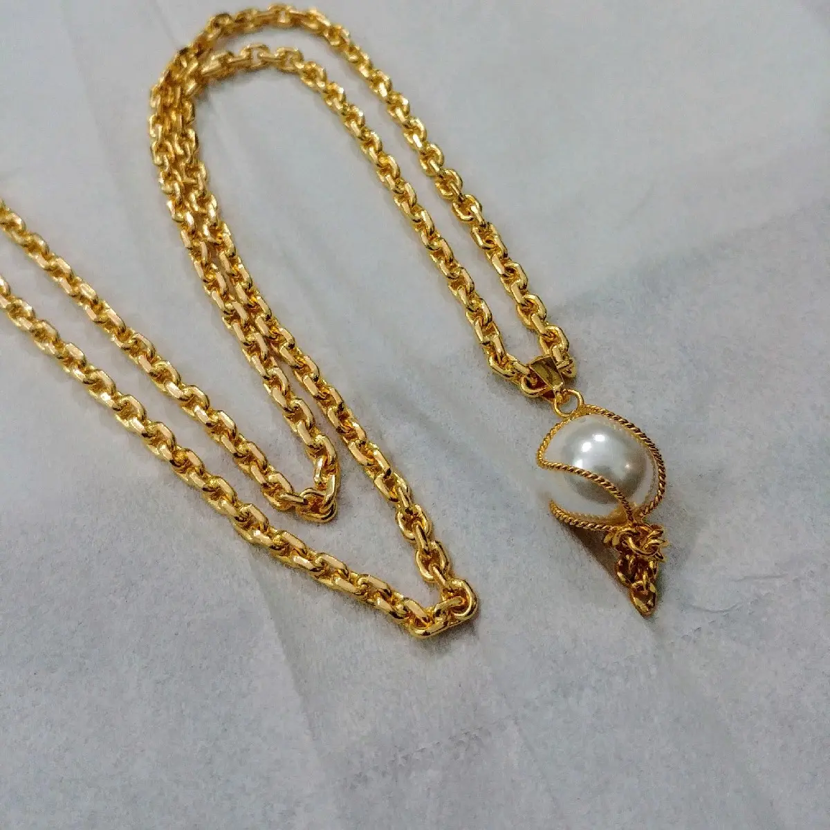 Kalung Liontin Mutiara Shell Lapis Emas Kuning