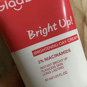 [Hot] Glad2Glow Tone Up Cream-Brightening Day Cream Niacinamide Panthenol Hyaluronic Acid Pelembab Harian Tone Up Instant Mencerahkan Kulit Meratakan Warna Kulit Menyamarkan Kemerahan Texture Lembut Flawless Glowing Natural Tahan Sepanjang