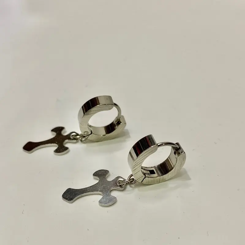 1 Pasang Anting Salib Jepit/Catok Hitam Earrings Silver 2