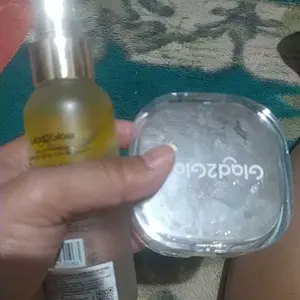 Glad2Glow MAKEUP BASE & GLOW SET-Glow Serum Spray 100ml & Cushion Foundation White Truffle Panthenol Kulit Lembap Glowing Instan Glass Skin Dewy Coverage Tinggi Tahan Sepanjang Hari Anti Oksidasi No Cakey Skintint