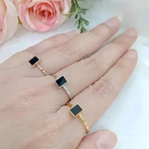 Cincin Titanium Wanita Motif Kotak Hitam Simple dan Elegan Anti Karat dan Luntur Rings Emas