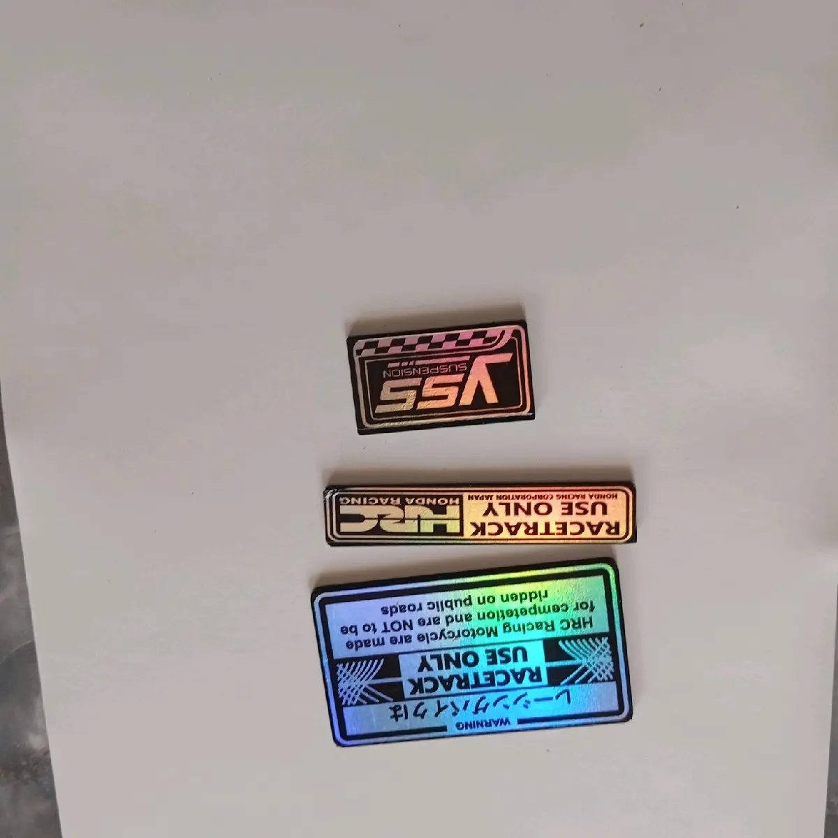 Emblem logo akrilik isi 3 pcs