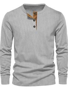 Camiseta de manga larga de pana para hombre, casual y ajustada para primavera y otoño, diseño de color puro, cómoda para uso diario