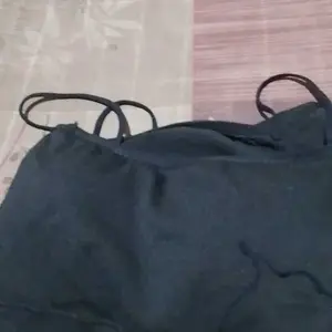 Istana - 1019 Atasan Sports Bra Wanita Tank Top Crop Fit 70A Dengan Busa Tipis