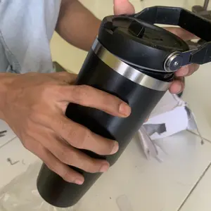 Termos Vakum 900 ml Tumbler Tahan Panas dan Dingin Botol Minum Stainless dengan Handle