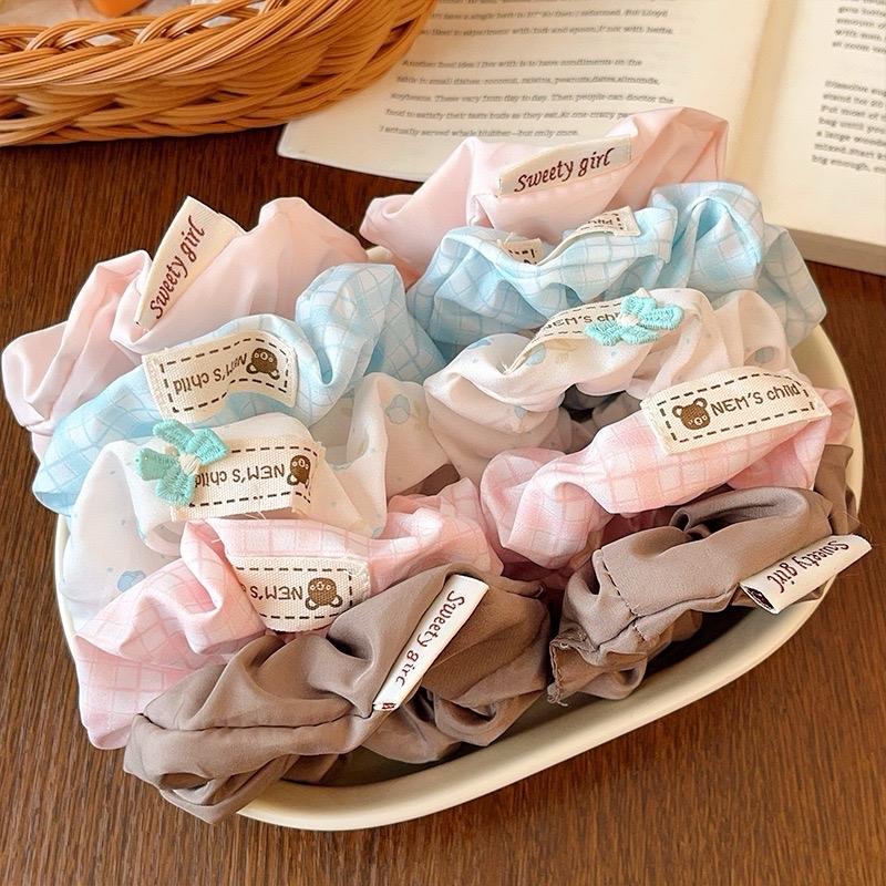 Scrunchies kẻ caro sweet - Phụ kiện tóc nữ tính, phong cách dễ thương, màu sắc…