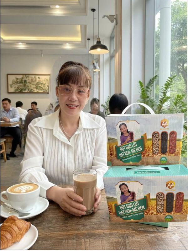 Bột Gạo Lứt Hạt Sen Mè Đen Tự Nhiên Hữu Cơ Snack Ăn Vặt Food Chua Ngủ Cốc 2 Hộp 800g 32 Gói Tiện Lợi An Toàn Sinh Học Việt Nam