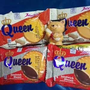 Biskuit Queen, Interbis, 10x12 gram. Coklat dan Kacang