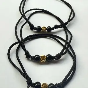 Gelang kaki minimalis yang bisa si besar kecilkan dengan warna hitam dan aksesoris monel warna gold anti karat