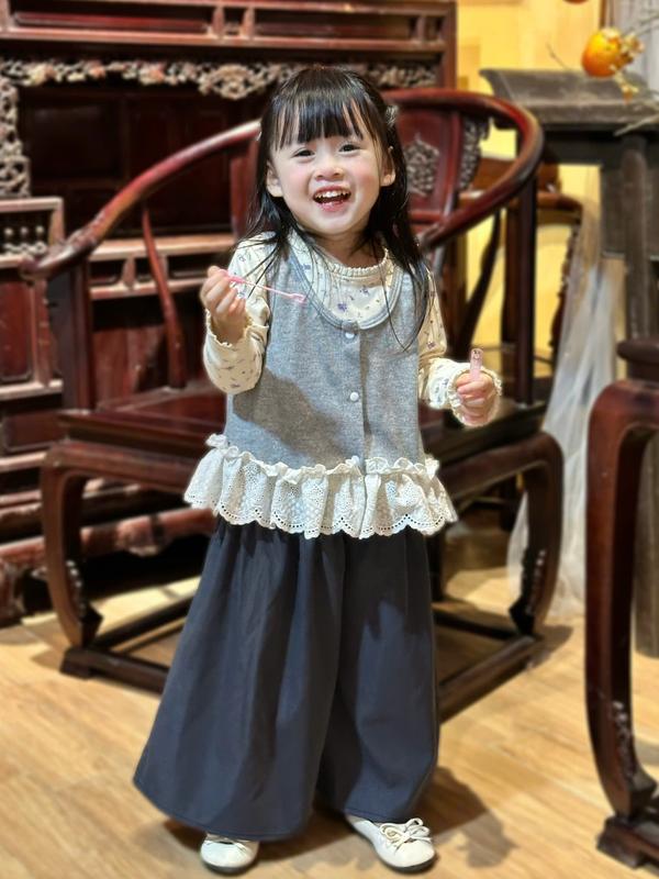  Set Bộ 3 Chi Tiết Cho Bé Gái Áo Chất Len Lông Thỏ Chất Cotton In Họa Tiết Hoa Tím Vintage Kèm Quần Chất Kaki Ghi - Pool Kid Store 