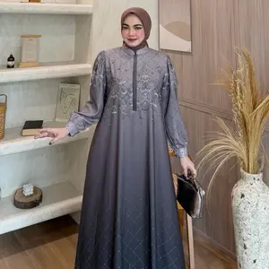 Gaun Muslimah Elegan dengan Detail Bordir dan Lengan Panjang Warna Abu-abu