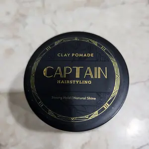 Captain Hairstyling Clay Pomade 30gr / Pomade Pria / Strong Hold / Natural Shine / Volumizing / Membuat Rambut Tampak Lebih Tebal / Mengatasi Rambut Lepek Styling Rambut