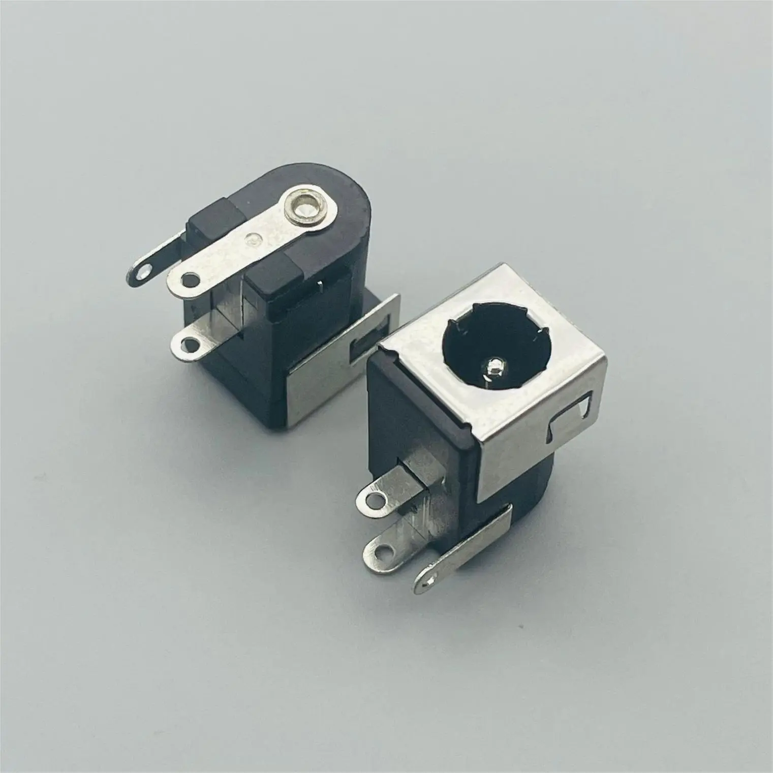 DC power socket socket DC-005 with metal shell 5.5 × 2.1 three pin horizontal shielded charging base