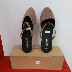 Roselina Sandal Slop Wanita Warna Coklat Muda Model Elegan Nyaman Cocok untuk Pesta dan Sehari-hari Edisi Cuci Gudang