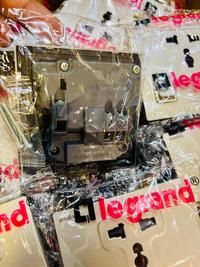 Jual Legrand Mallia Senses Stop Kontak Multistandard Switched Socket ...