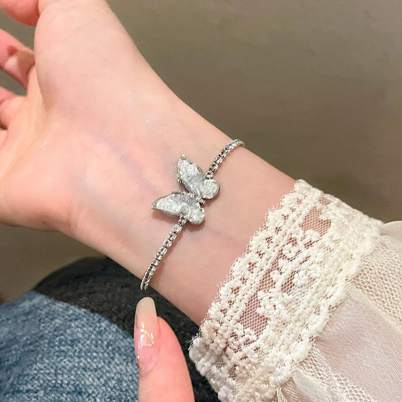 Butterfly Crystal Bracelet can be Adjusted for Women's daily wear during Festivals Exquisite, Sweet, Fashionable,  High-end 3