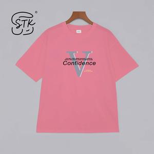 เสื้อยืดแฟชั่น ความนิยม เสื้อยืดคู่รัก M-3XL พิมพ์ลายกราฟฟิกสุดน่ารัก มีสีให้เลือก 8 สี ผ้าโพลีเอสเตอร์คุณภาพสูง สามารถสวมใส่ได้ทุกฤดูกาล #T117