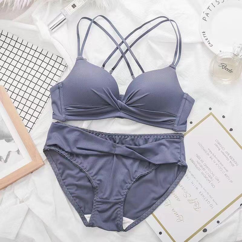 Set (Bra +Celana Dalam) Bra Push-Up Payudara Kecil Lucu dan Seksi