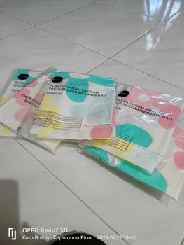 Product Review of U-Living Plastik Vacuum Kantong Pakaian Travel Motif Bunga Anti-air Dipakai Berulang PV001 Klip Plastic from C**6 1