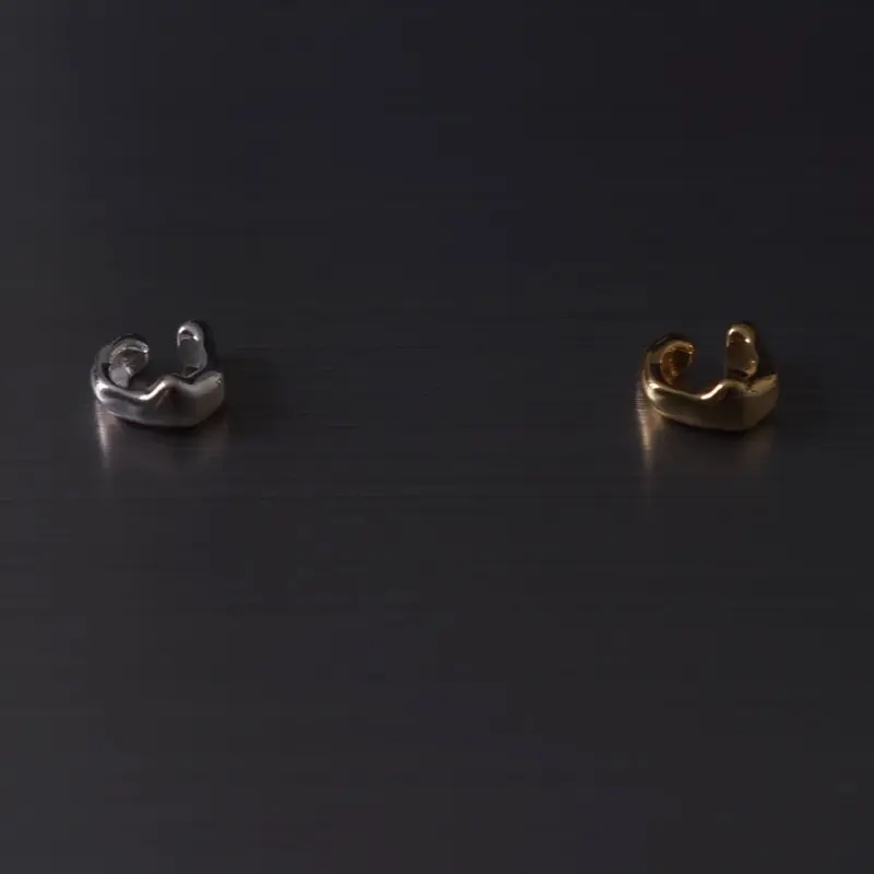 One Curve Earcuff in 925 Sterling Silver and 18ct Gold Vermeil 4