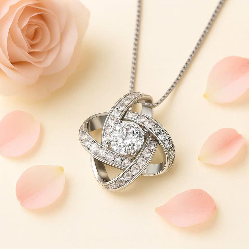 Dây chuyền CỎ 4 LÁ Đính Dá sang trọng quý phái với thiết kế mới nổi bật cho phái nữ