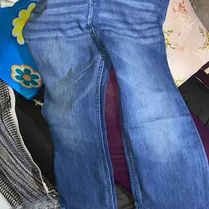 Jennie Cutbray Jeans Higwaist Lipatan Kaki Besar Jeans strecht Wanita