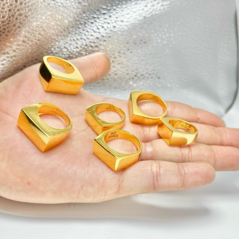 NHẪN MẶT NGANG TRƠN ĐỒNG VÀNG 24K Đồng đỏ xi mạ vàng . không phai trắng. ký hiệu đúc nổi rõ nét y mẫu vàng thật. 3chỉ-5chỉ-1lượng