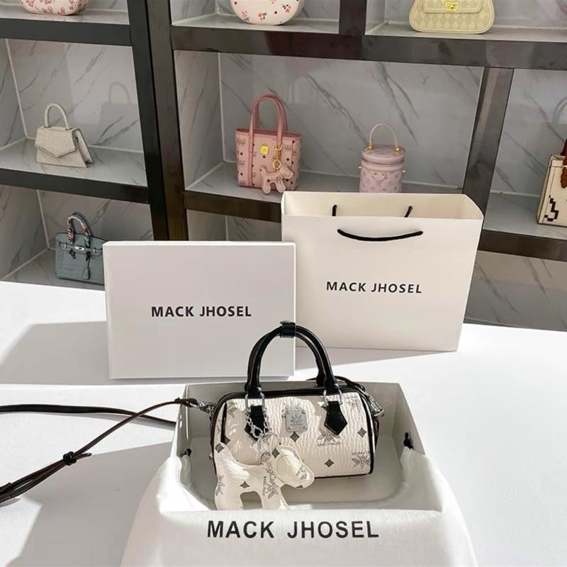 6102 BP- Túi Xách Nữ Miss Gail (tặng kèm charm gấu), Màu Trắng, Họa tiết monoogram, Khóa Phủ Titan, Phiên Bản Cao Cấp 2025, Dây Đeo Chéo, Túi Đeo Vai Đa Năng Đi Chơi Cafe Dạo Phố