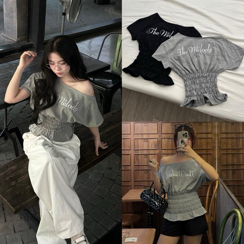 MELODY TOP - Áo Thun Kiểu DEROSE Lệch Vai Tay Ngắn Smocking Nhún Thân Thêu Hình Vải Cotton
