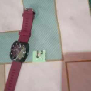 Jam Tangan Kekinian Analog Tali Silikon Rubber untuk Wanita dan Pria dengan Bonus Baterai Cadangan - Watches Aksesoris Hadiah