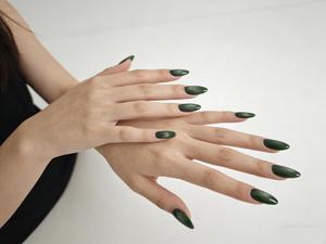 Best selling emerald cat eye press on nails, 100% handmade | Light luxury glass nails that brighten skin tone, suitable for commuting and parties