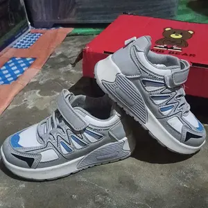 BOMBBEAR 6301 Sepatu Sekolah Anak Dengan Fashion Sneakers Mesh Sintetis Premium, Kualitas Nyaman Lentur Ringan Desain Ergonomis untuk Aktivitas Aktif Si Kecil! warna Hitam, Pink dan Abu dengan size 26-37