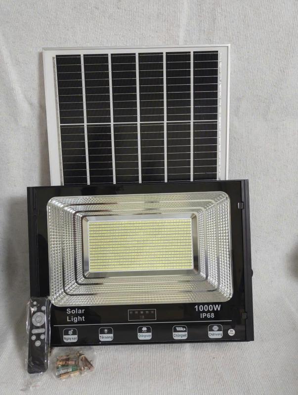  Đèn Pha Năng Lượng Mặt Trời 1000W Công Suất Lớn Tấm pin MONO Vỏ Nhôm Chính Hãng báo pin mới nhất chống nước Bảo hành 3 năm đổi mới trong 6 tháng 