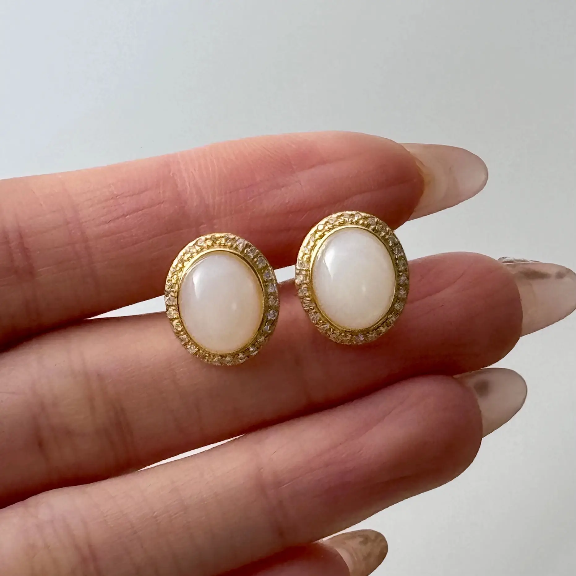 Cloud Jewelry Special Jewelry Translucent Oval Hetian Suet White Jade Stud Earrings S925 Silver Earrings Elegant Women's Choice