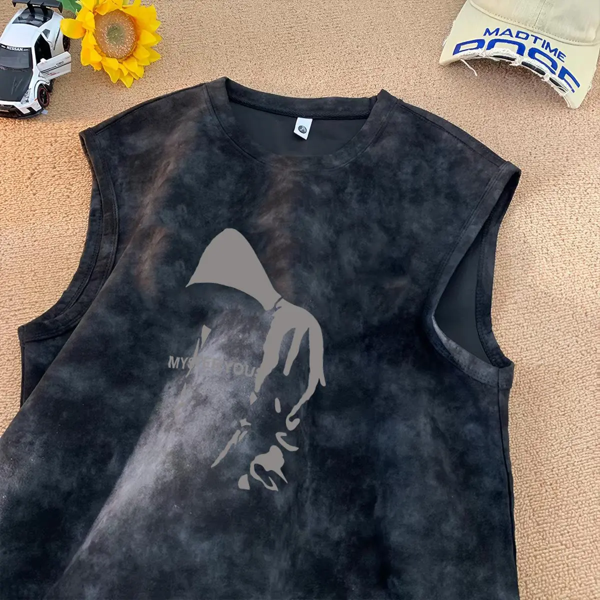 Rompi tanpa lengan tie-dye gaya Amerika yang trendi untuk musim panas, atasan olahraga kasual longgar dan serbaguna untuk remaja, atasan rompi tie-dye terbaru untuk pria dan wanita tahun 2026.