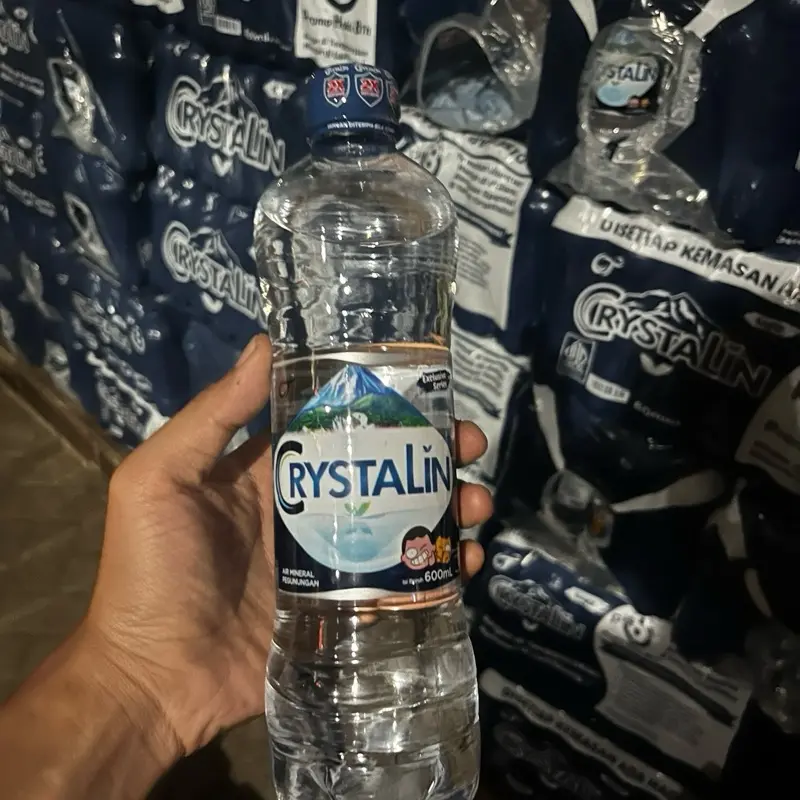 Crystalin Air Mineral dengan pH 8 Kemasan 600ml Air Minum Sehat dan Segar