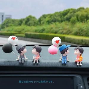 注目 かわいいカートゥーン風カップルの車用オーナメント、ダッシュボード用装飾（ペア）、女の子向けカーインテリアアクセサリー、人気商品