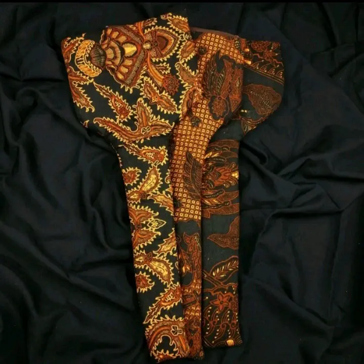 SINGEP GAYAMAN WADAH PEMBUNGKUS PUSAKA KERIS MOTIF BATIK