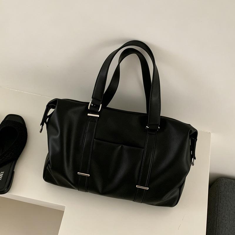 Túi du lịch kiểu duffel bằng PU, màu đen, chống nước, phù hợp để lưu trữ hàng ngày, đi du lịch ngắn và các hoạt động ngoài trời.