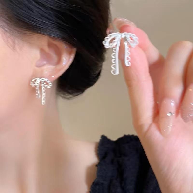 Product Introduction of Bông Tai Hình Bướm Thiết Kế Tối Giản, Mới, Dành Cho Nữ, Dễ Phối Đồ, Thanh Lịch, Thiết Kế Độc Đáo Women 13