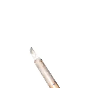 solder untuk membuat garis detailing maskot karnaval