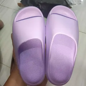 2025 Sandal Selop EVA penawaran khusus cloud bounce cat paw sandal anti-selip nyaman bagian bawah lembut dalam di luar ruangan pria dan wanita pasangan beraneka warna kualitas panas gaya panas hitam putih shoes pantai sendal