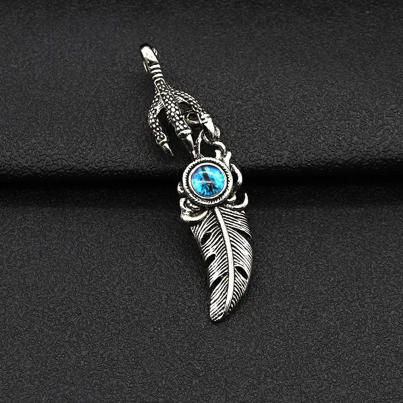 Liontin Kalung Bulu Bertahtakan Mata Baja Titanium - Retro Fashion Eagle Claw - Kalung - Gantungan Kunci