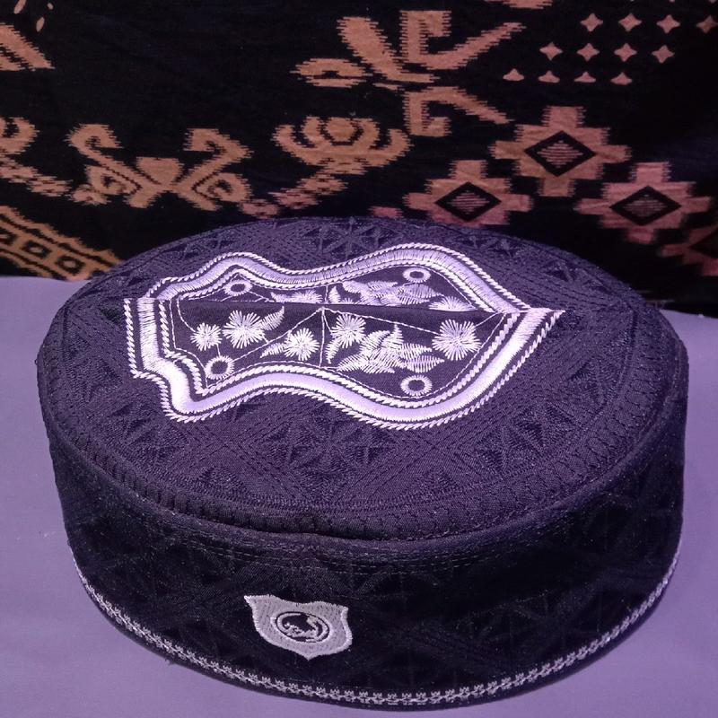 Peci Asaghofah, Songkok Kopiah Pria Muslim Asaghofah Logo Terompah Warna - Desain Unik Hitam, Lingkar Kepala 51-59 cm - Motif, Dewasa 3