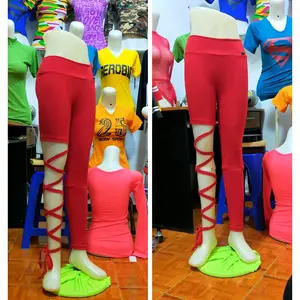 Celana Legging Merah Wanita Strappy dengan Desain Unik untuk Kegiatan Olahraga dan Fashion