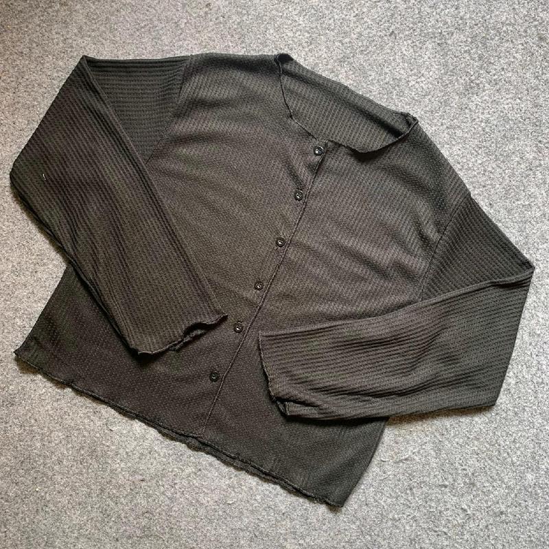 CARDIGAN RAJUT WAFFLE CROP PREMIUM / CARDIGAN CROP TOP MODEL KOREA STYLE atasan cutbray Manik-manik Black Baju Cantik Fit Kancing Nyaman Panjang Tangan Lembut Tebal Rib Santai 4