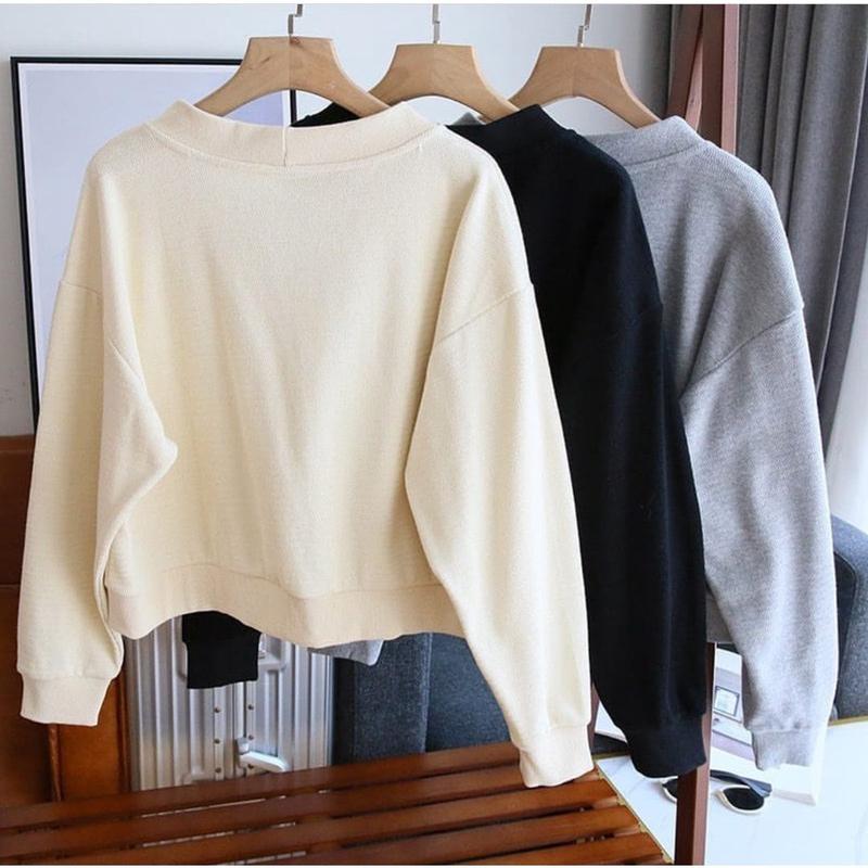 Product Introduction of KAREN CROPE BUTTON SWEATER -SWEATER CROP TOP WANITA KOREAN STYLE TERBARU Atasan Lembut Oversize Fleece Tebal 6