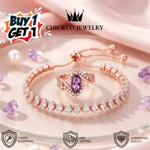 [BUY 1 GET 1] Cincin dan Gelang Zirkon Simpel Warna Emas Mawar cincin untuk lamaran Penuh Berlian Geometris Cocok untuk Sehari-hari CHIC&CO Adjustable Aksesoris anti luntur anti perubahan warna Garansi 1 Tahun gelang tangan 222 SL11