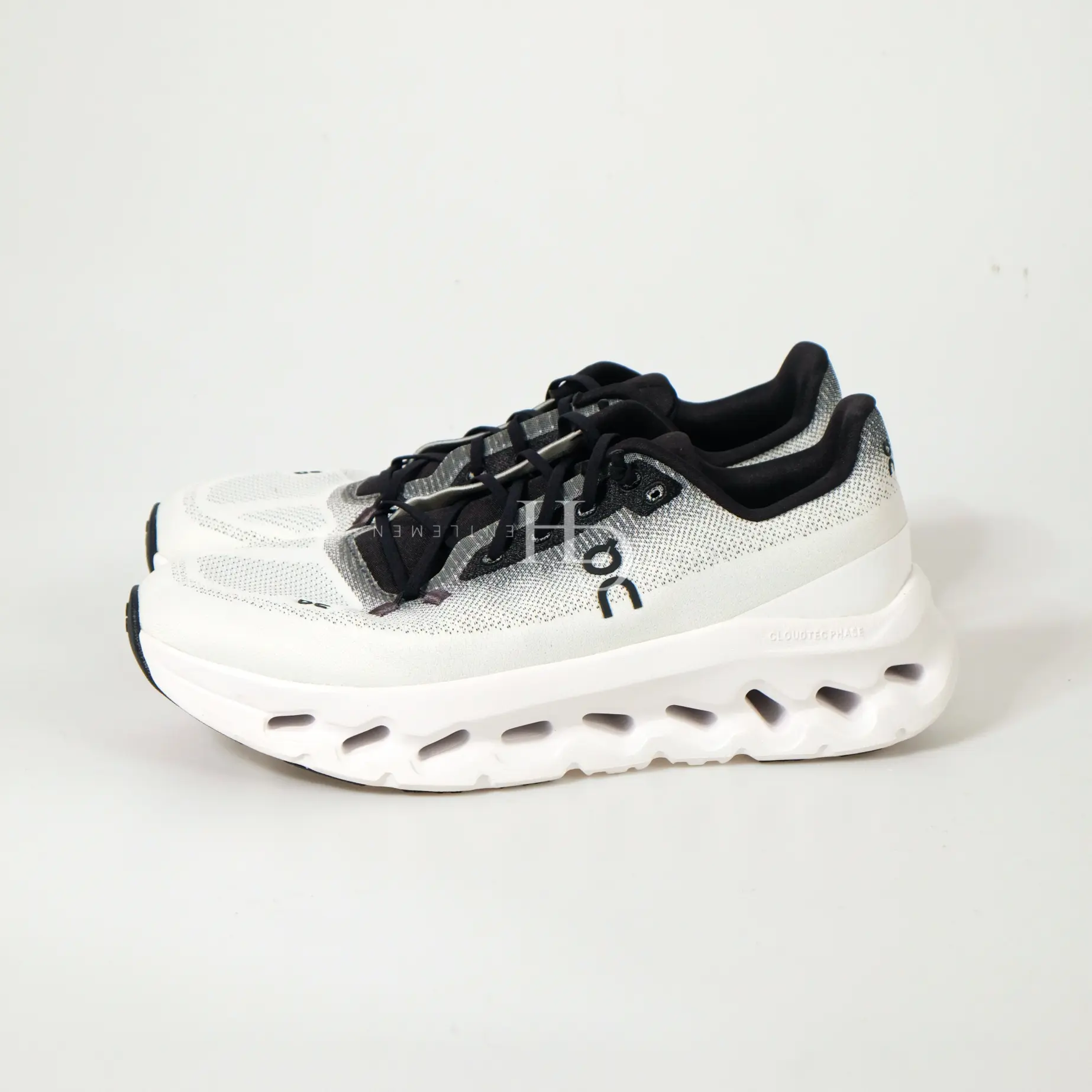 Sepatu On Cloudtilt Sneakers Black Ivory